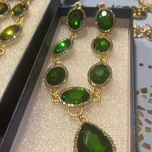 New simulated emerald necklace beautiful statement pieces
